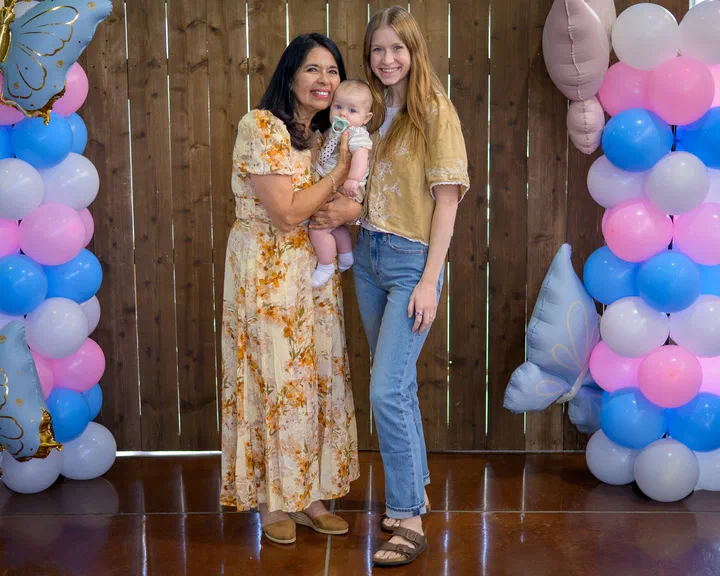 Yanina Todd con su nieto y su nuera