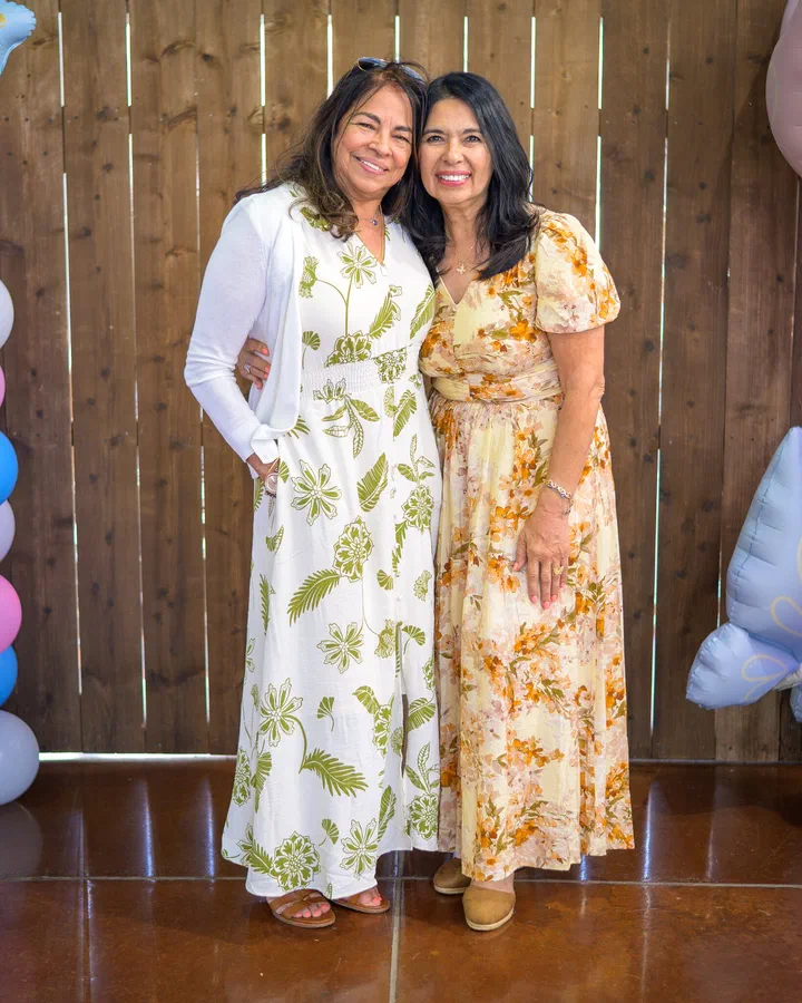 Esa hermana y Yanina Todd, abrazadas